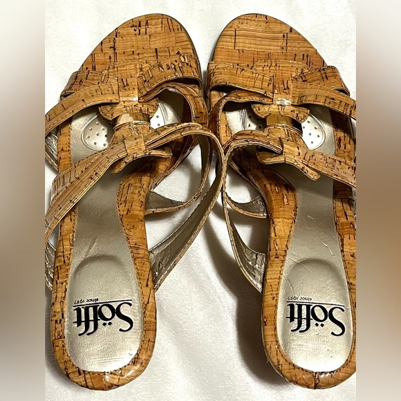 Sofft Women's Tan 2.5 inch High Heeled Shiny Cork Upper Sandals Size 8.5 - Picture 12 of 16